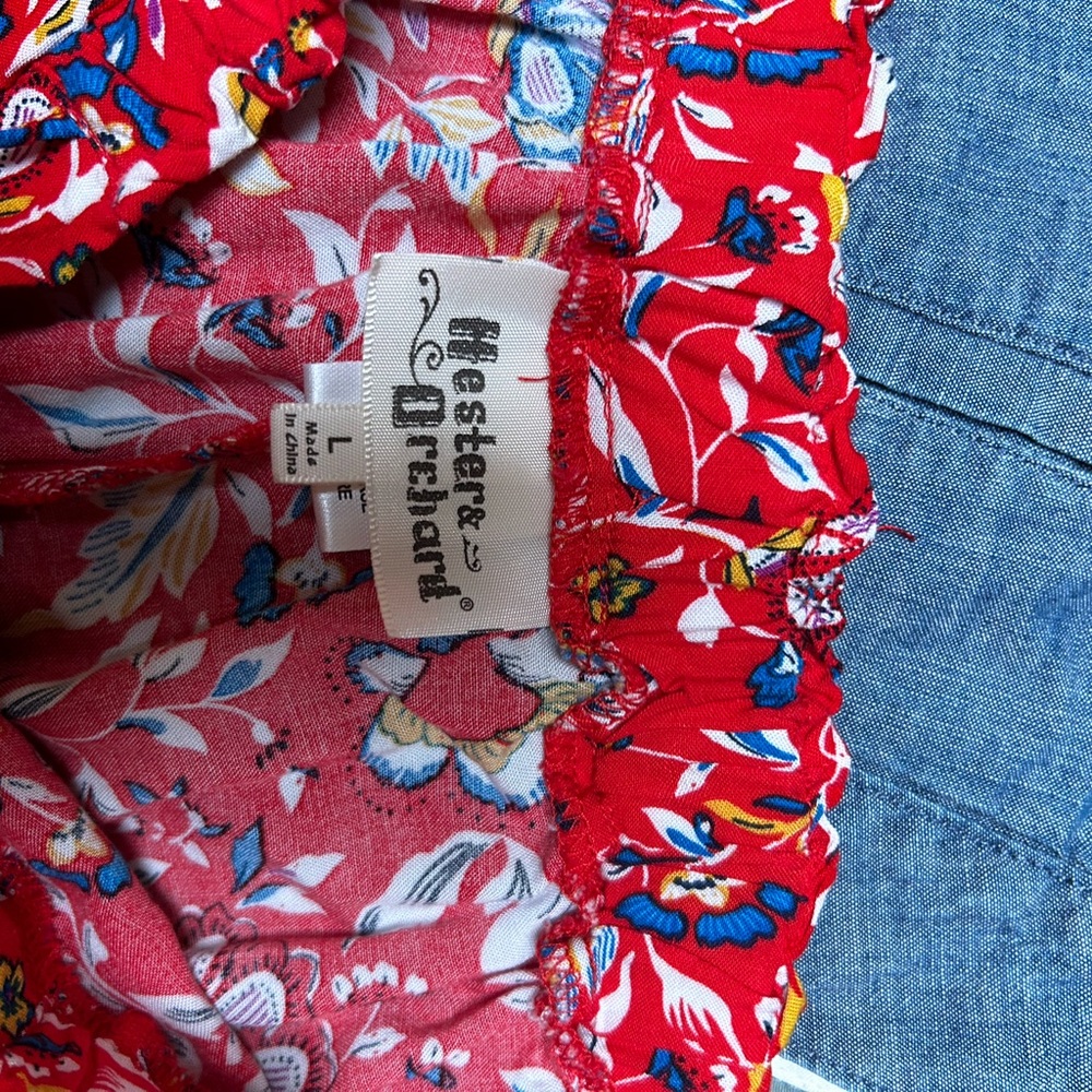 Shorts – Hesters Orchard floral shorts. Size large drawstring waist.